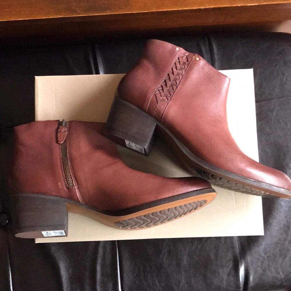 Clark’s Maypearl Fawn bootie - color: Mahogany